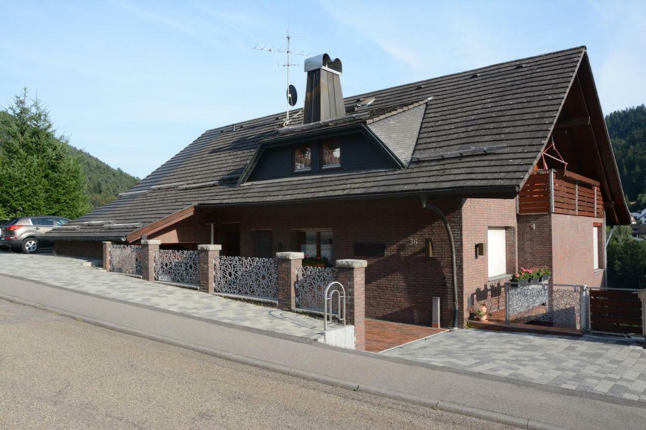 Haus Krick Lägenhet Alpirsbach Exteriör bild